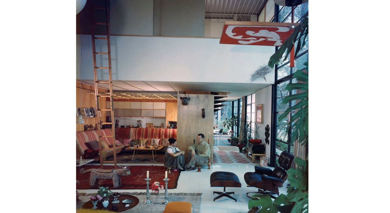 An Eames Celebration. Charles y Ray en el salón de su casa, 1958