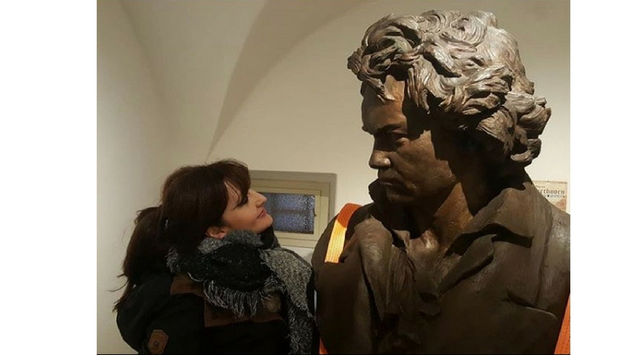 Saludando a Ludwig Beethoven en Viena, "además de gran músico, fue un gran humanista y, por eso, me llega siempre al corazón"